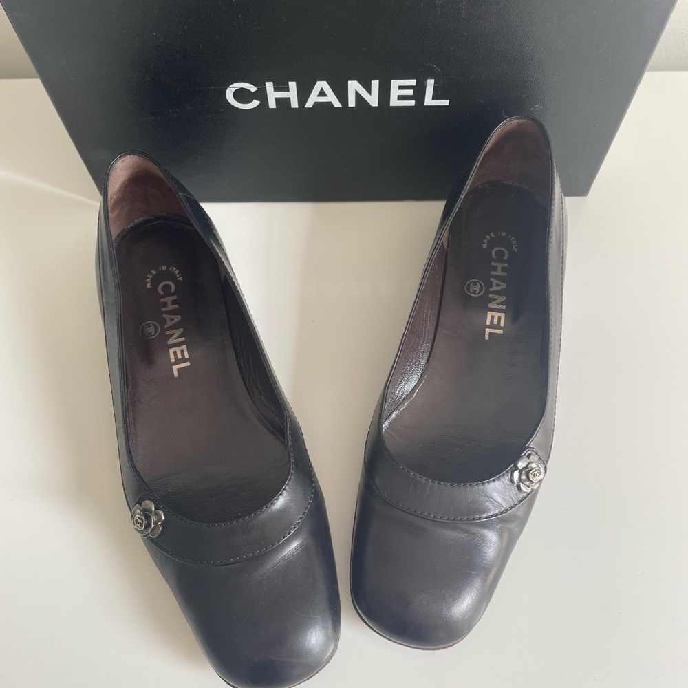 Chanel  37 camellia black flat shoes excellent condition.